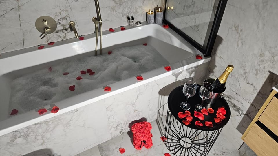 Bathroom, Bath, towels