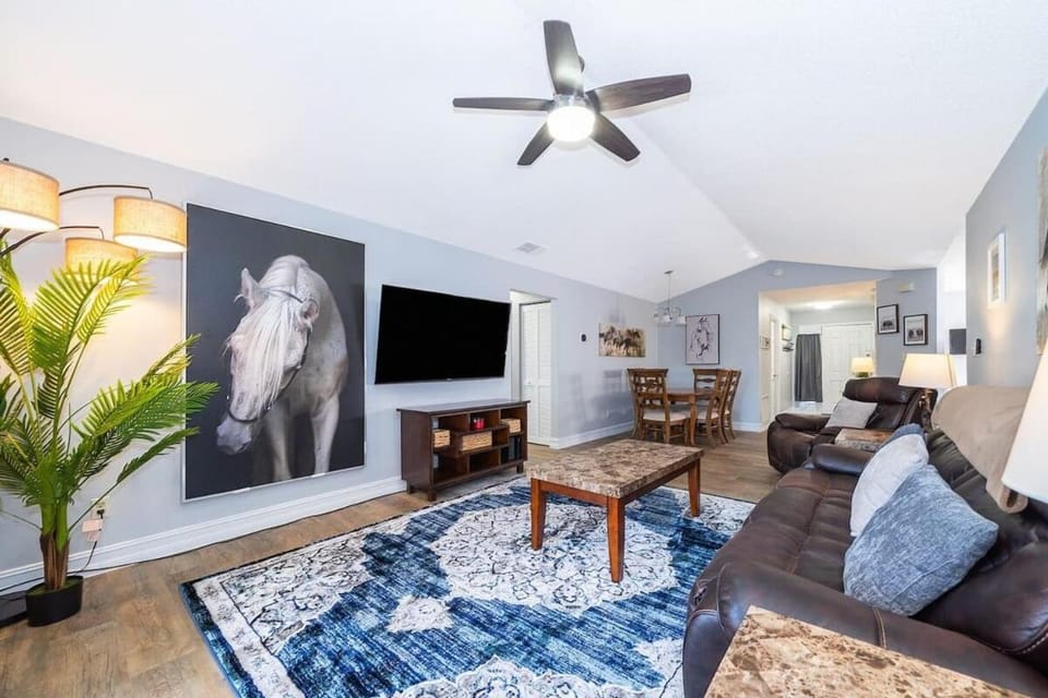 Private Paradise! Stunning south-facing pool home House in Kissimmee