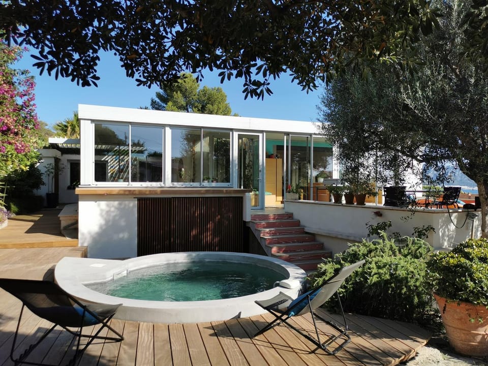 Facade/entrance, Swimming pool