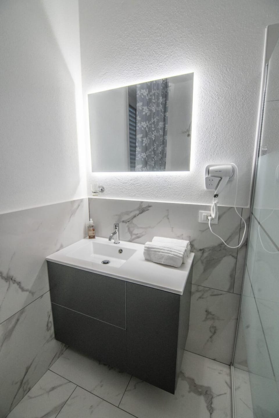 Bathroom, towels