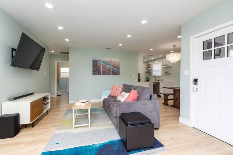 Beach House In The Heart Of PB House in Mission Bay