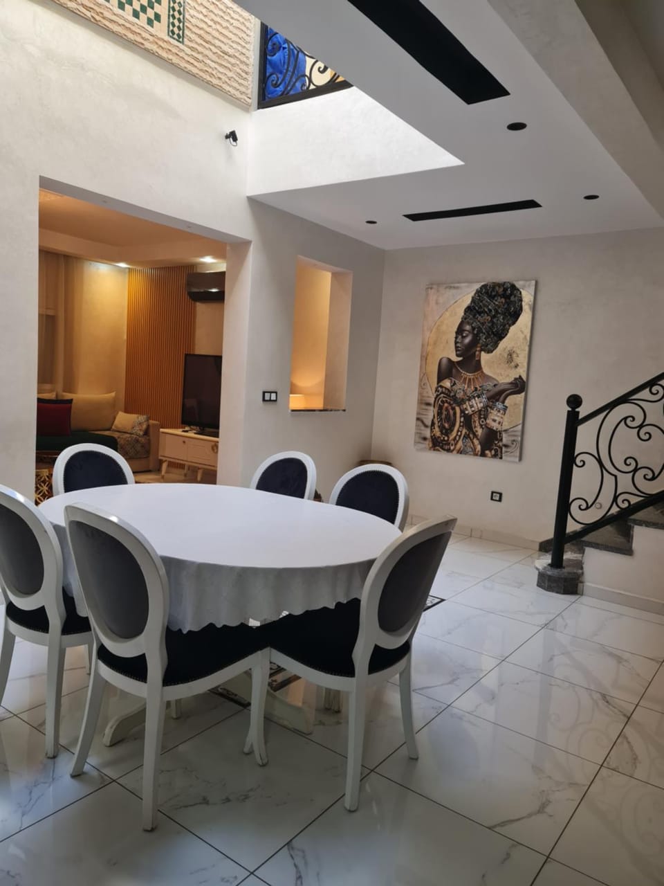 Seating area, Dining area