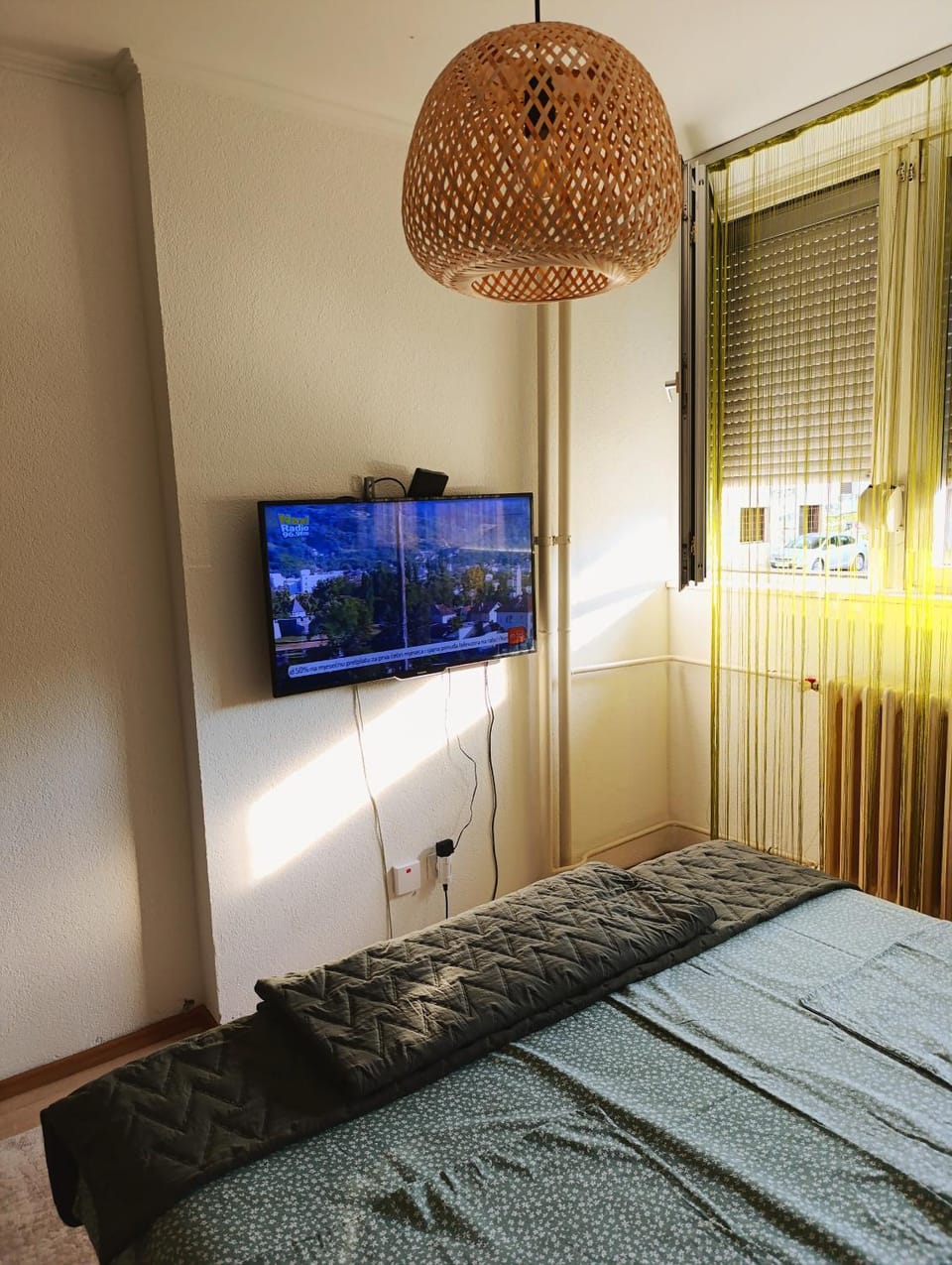 Bed, TV and multimedia, Bedroom