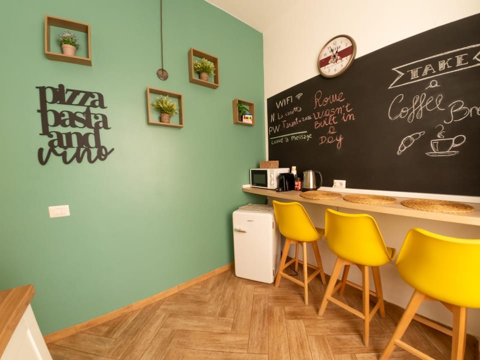 Kitchen or kitchenette, Dining area, kitchen