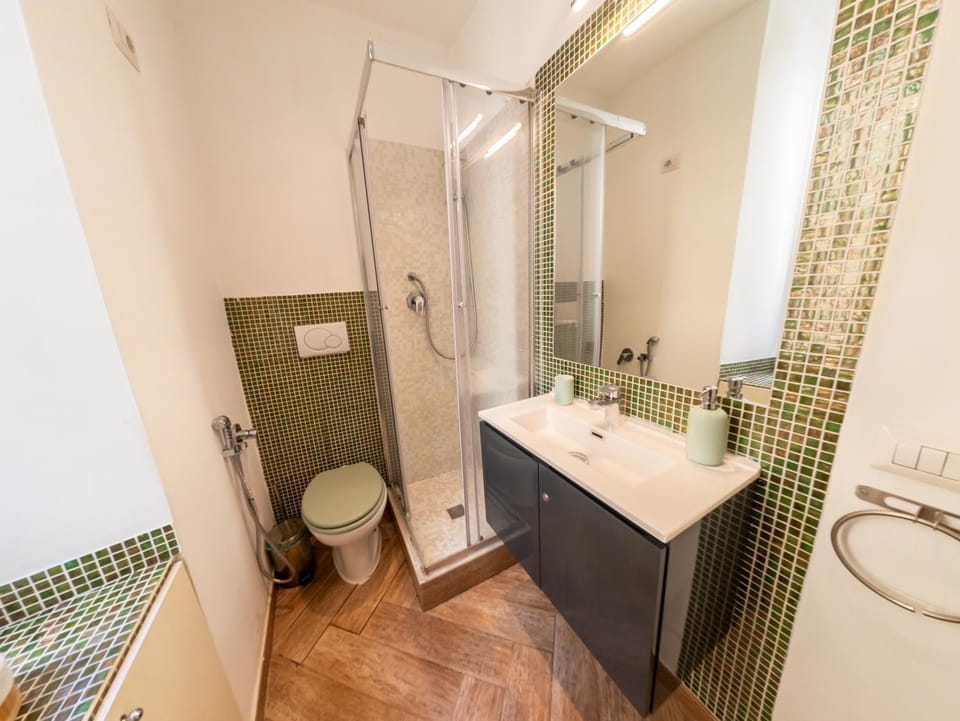 Shower, Toilet, Bathroom