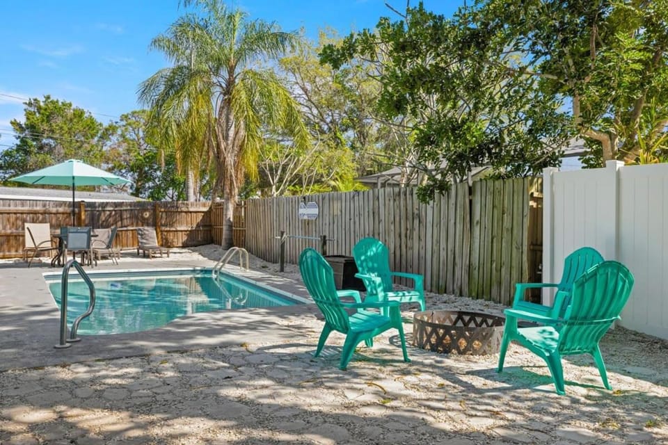 3 miles to Honeymoon Island Firepit & Pool House in Palm Harbor