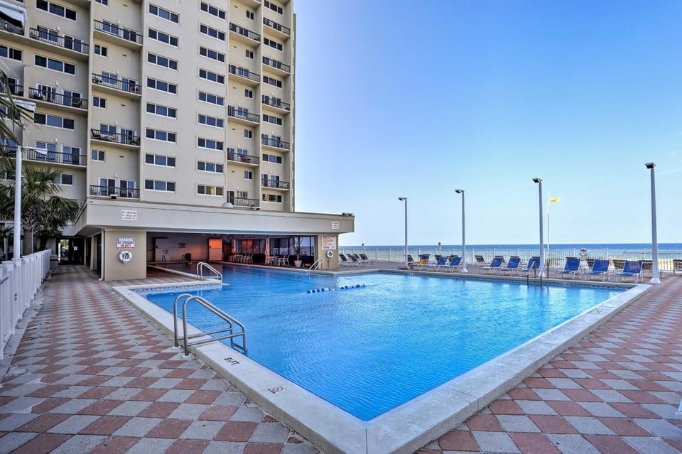 Beachfront Panama City Condo w/ Balcony + Views! House in Sunnyside
