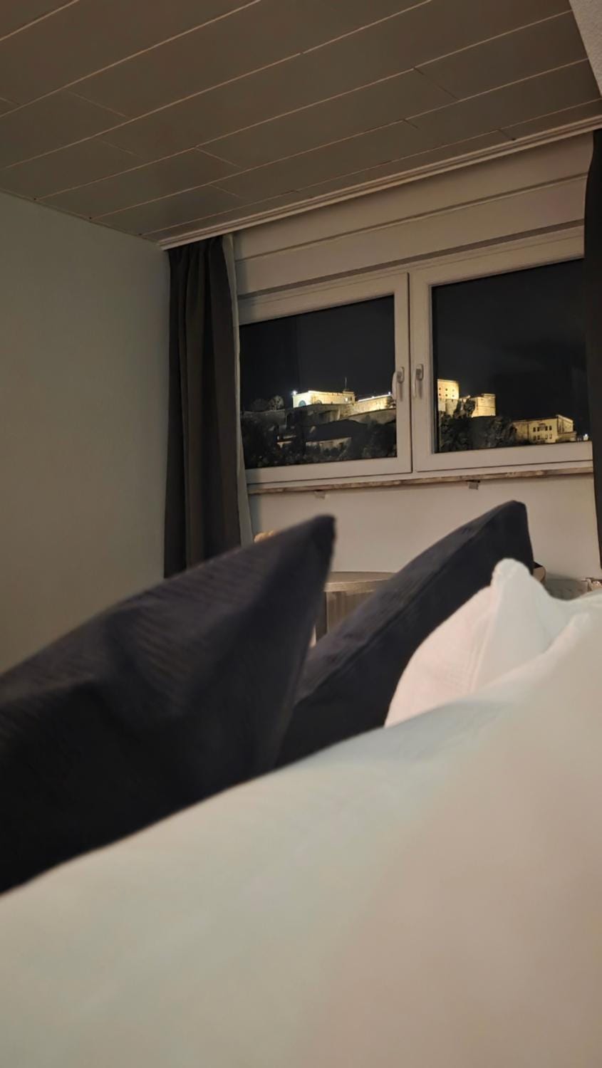 View (from property/room), View (from property/room), Bedroom, Landmark view
