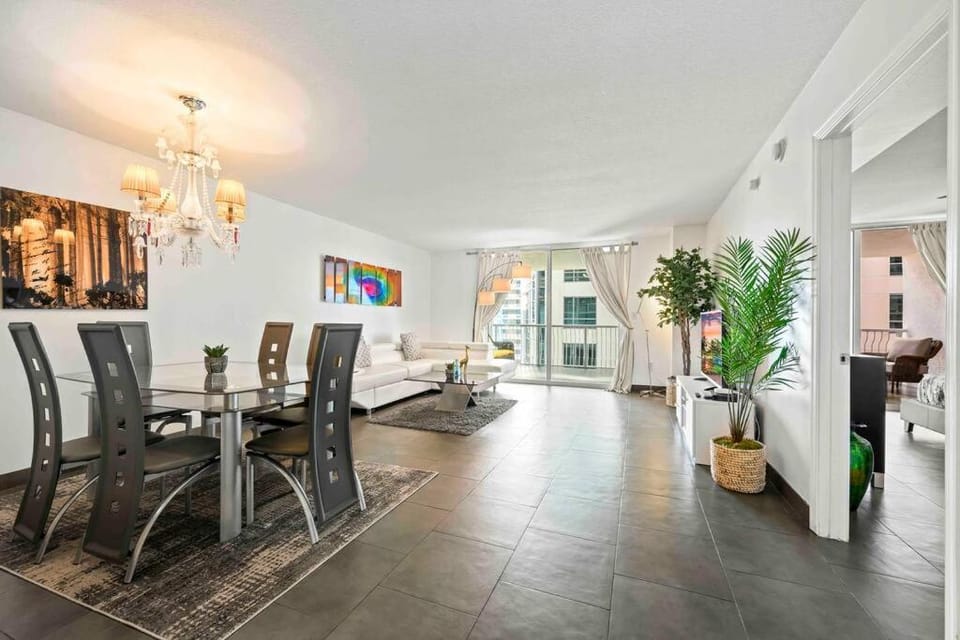 Luxury 1 BDR • 30th Floor • Brickell • Water Views Apartment in Brickell
