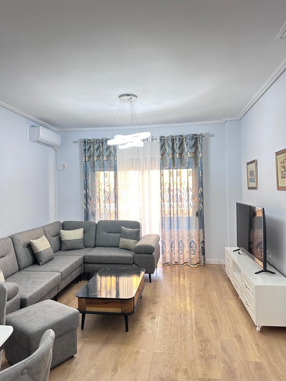 Communal lounge/ TV room, TV and multimedia, Living room, Seating area, Evening entertainment