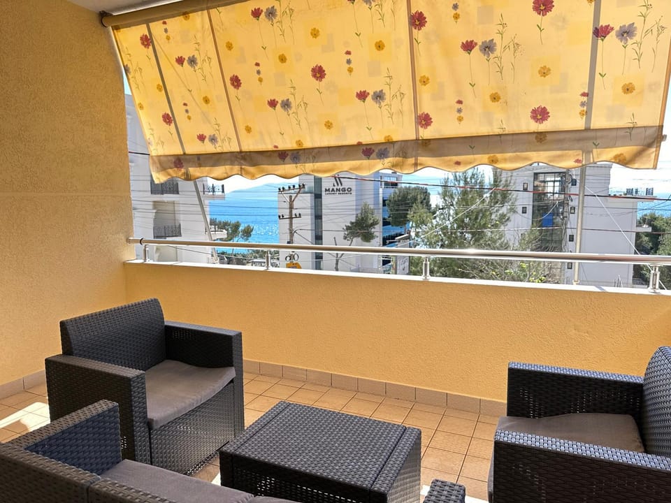 Day, Natural landscape, View (from property/room), Balcony/Terrace, Living room, Seating area, Lake view, River view, Sea view