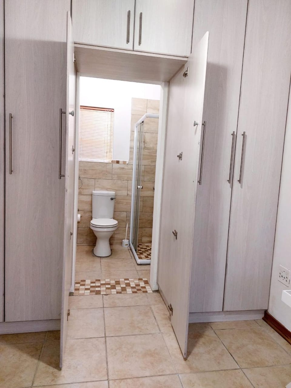 Shower, Toilet