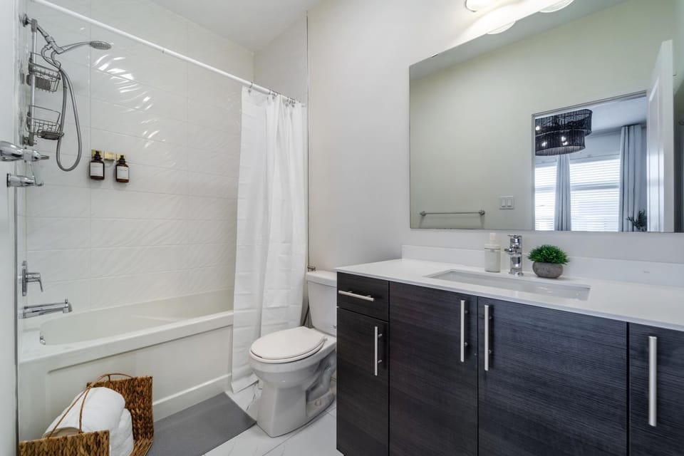 Shower, Toilet, Bathroom, Bath, towels