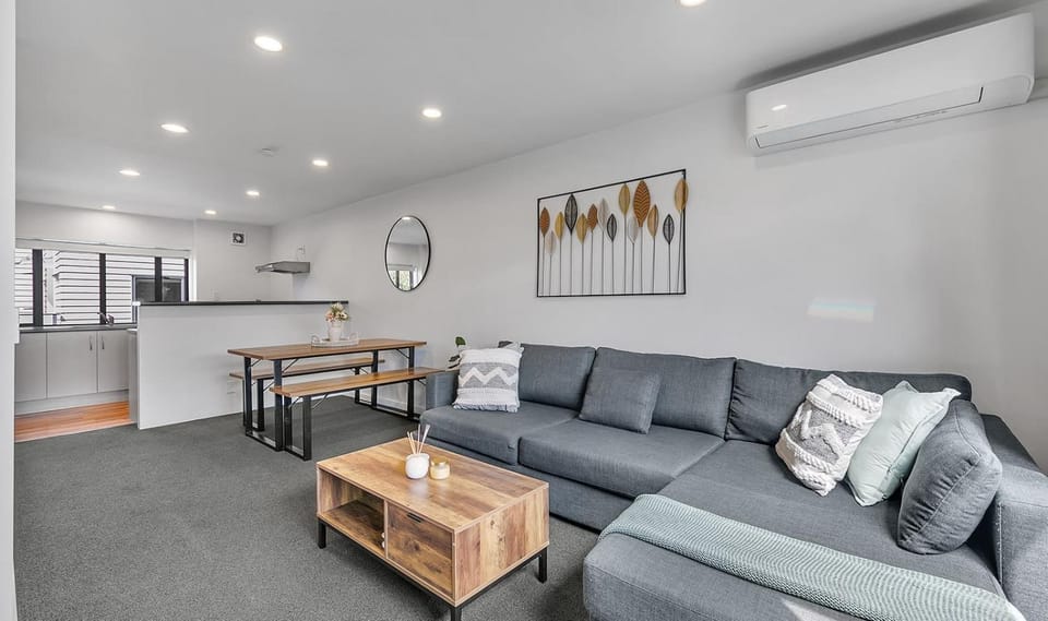 Living room, Seating area, Dining area, air conditioner