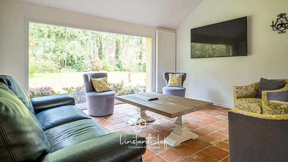 Communal lounge/ TV room, TV and multimedia, Living room, Evening entertainment