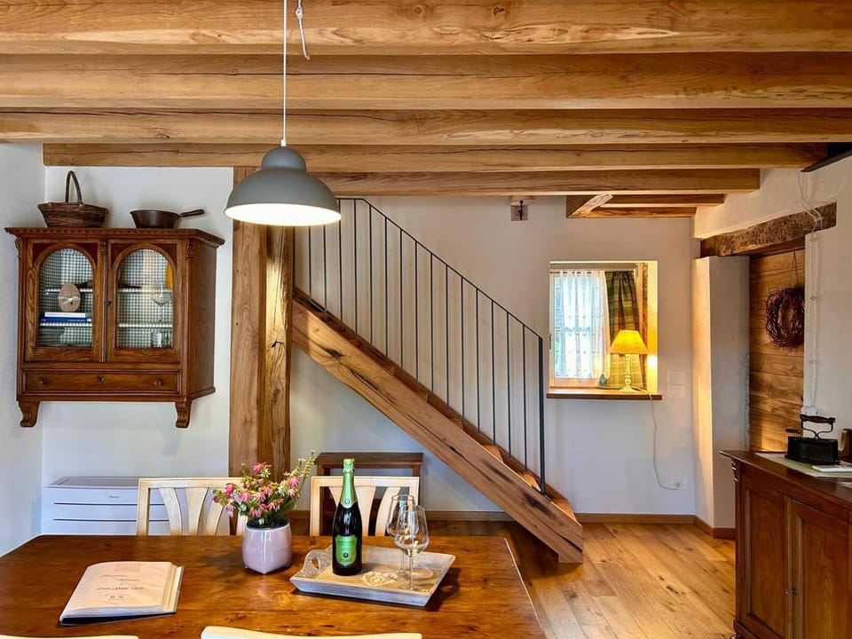 Living room, Seating area, Dining area, heating
