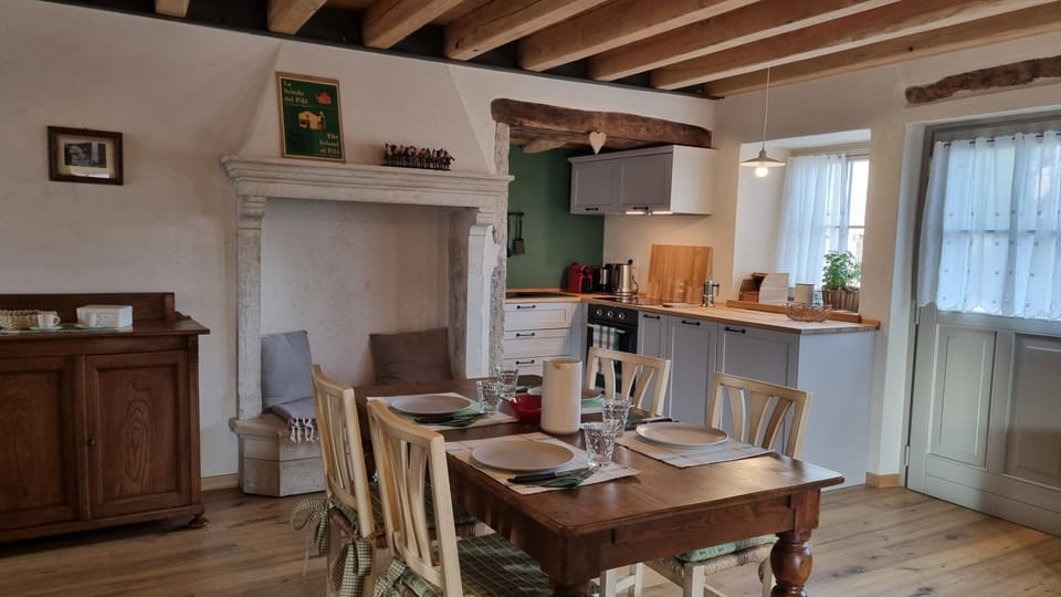 Coffee/tea facilities, Kitchen or kitchenette, Dining area, Lunch, dishwasher, oven, stove, toaster, washing machine
