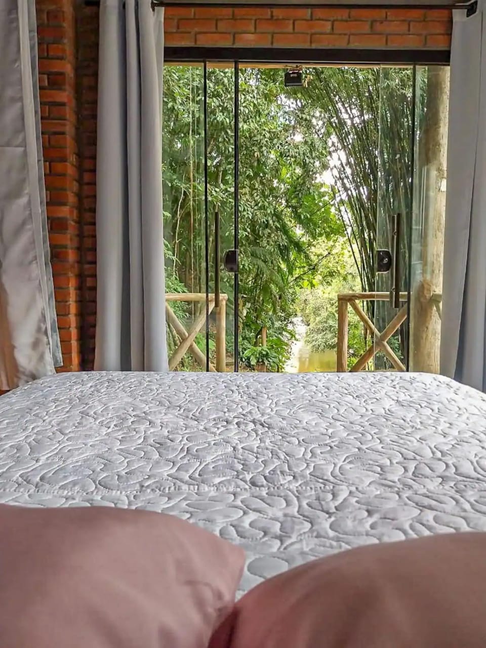 Bed, View (from property/room), Bedroom, River view
