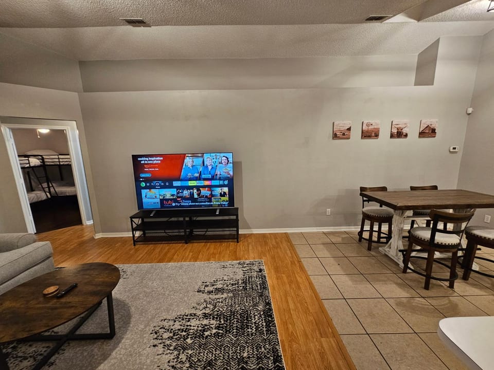 Communal lounge/ TV room, TV and multimedia, Living room
