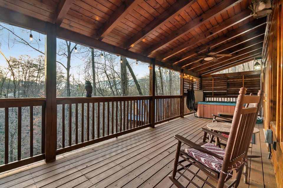 Hot Tub, Hot Tub, View (from property/room), Balcony/Terrace