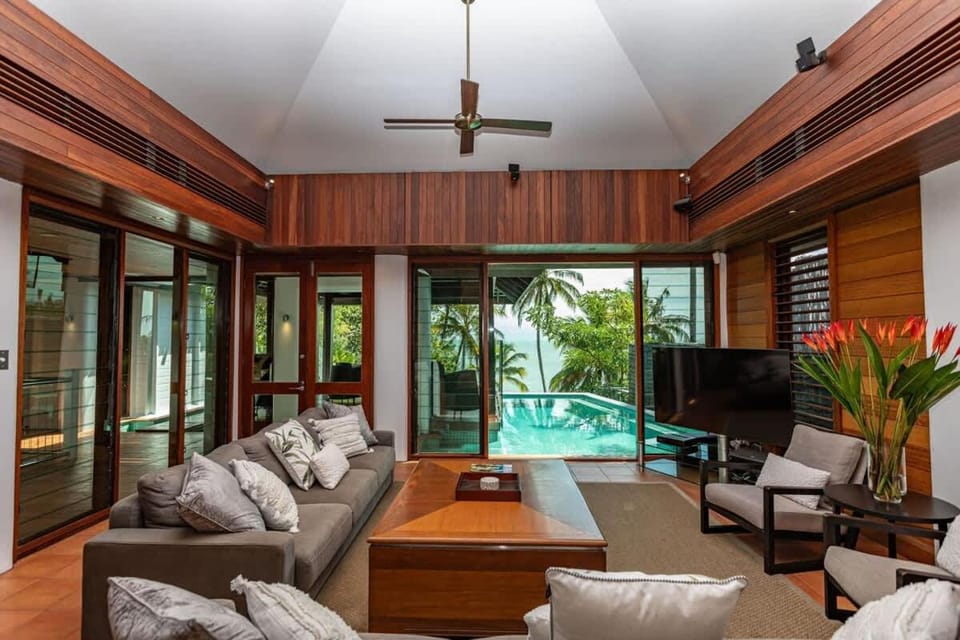 17 Wharf Street - Main House & Bungalow House in Port Douglas