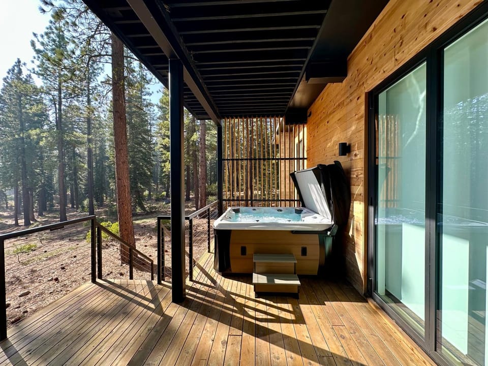 Natural landscape, Hot Tub, View (from property/room), Balcony/Terrace