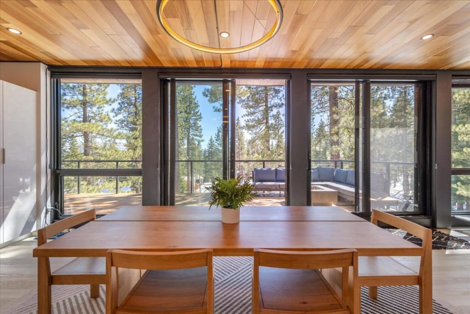Modern Eco Retreat with Hot Tub and Views House in Truckee