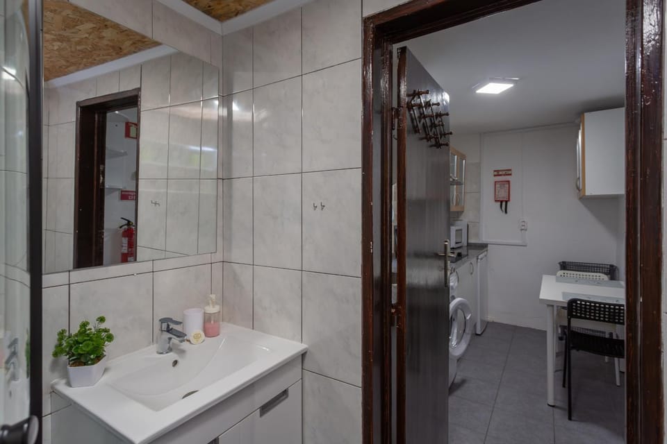 Shower, Bathroom, Kitchen or kitchenette