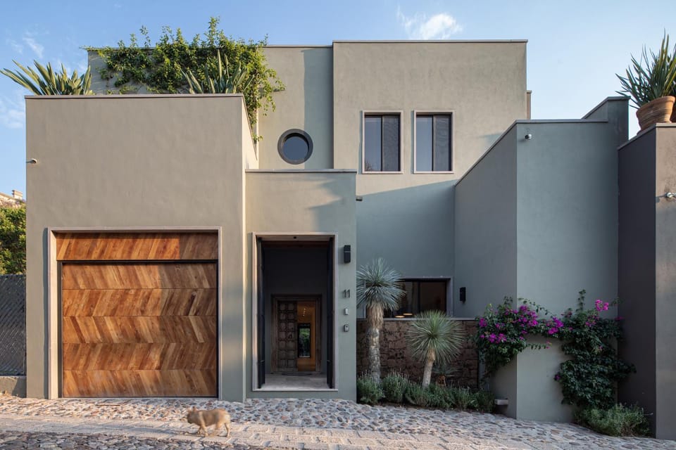 Property building, Facade/entrance, Day