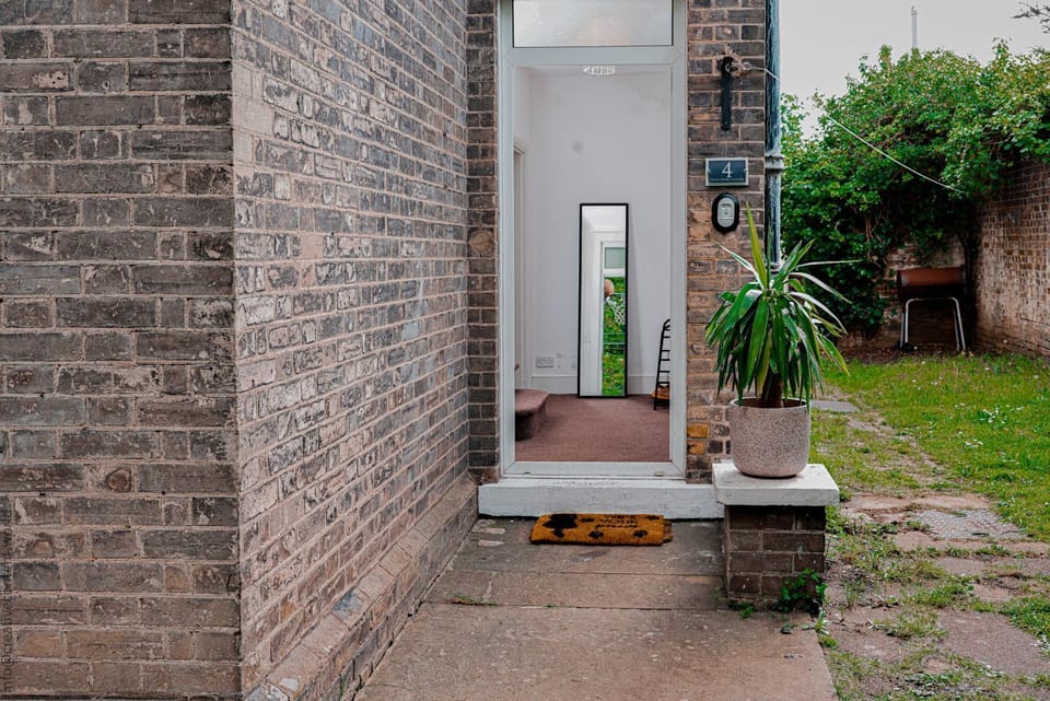 Hampton Court Cottage Villa in London Borough of Richmond upon Thames