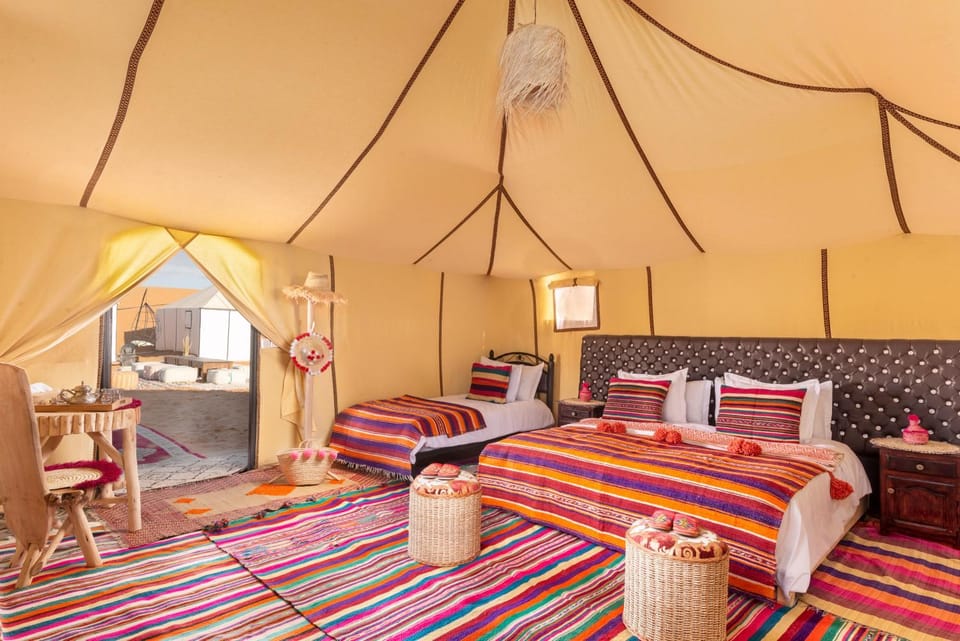 Bed, Photo of the whole room, Dining area