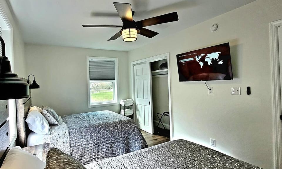 The Traveler On Main - Suite 1 Apartment in Virginia