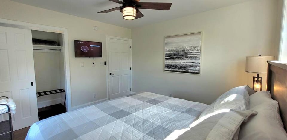 The Traveler On Main - Suite 1 Apartment in Virginia