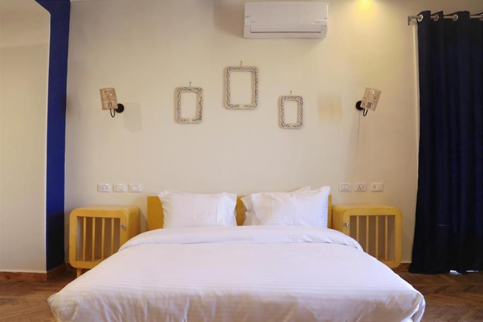 Bed, Photo of the whole room, Bedroom, air conditioner