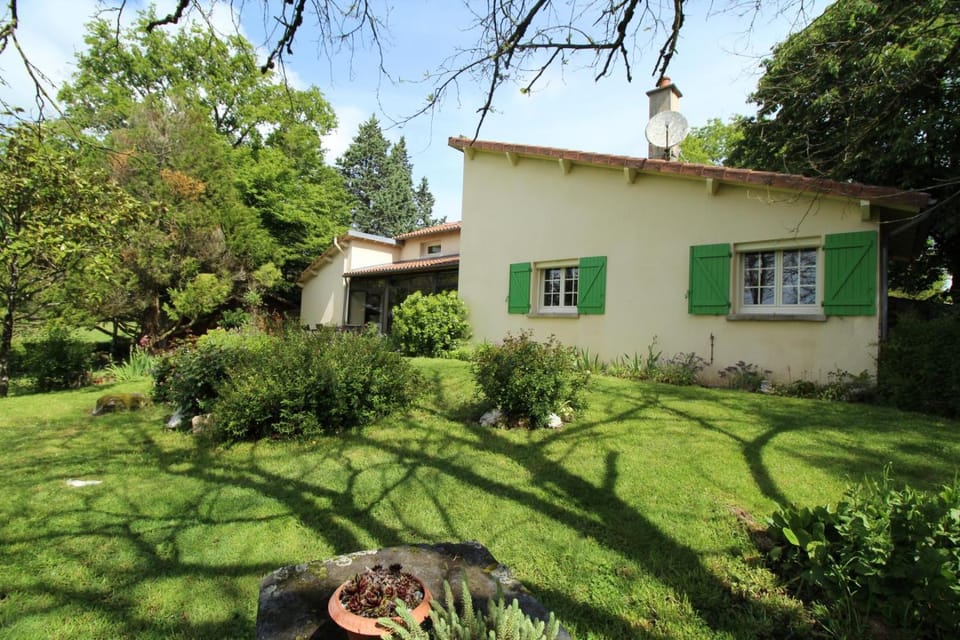 La maison de claire House in Nouvelle-Aquitaine