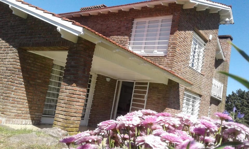 Property building, Spring, Day, Garden, Garden view