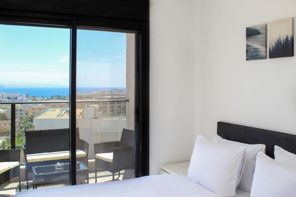 Bed, View (from property/room), Balcony/Terrace, Seating area, Bedroom, City view, Mountain view, Sea view