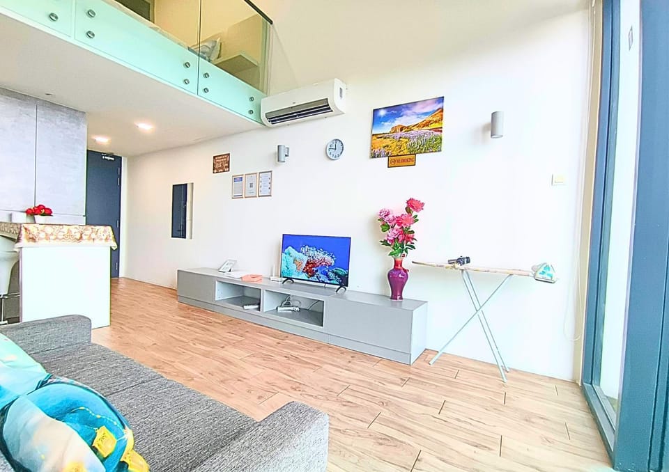 TV and multimedia, Living room, Seating area, air conditioner