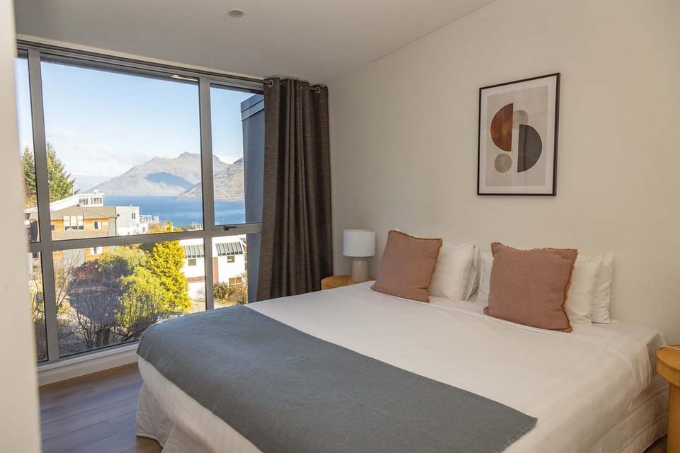 Opuke House- Free Parking- Lake views- BBQ- Spa House in Queenstown