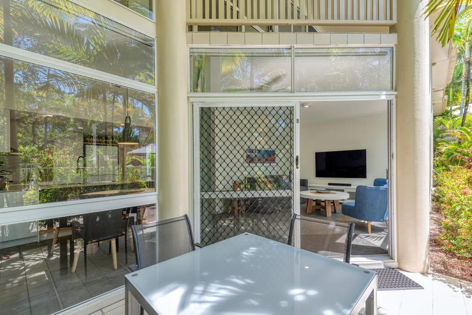 Patio, Living room