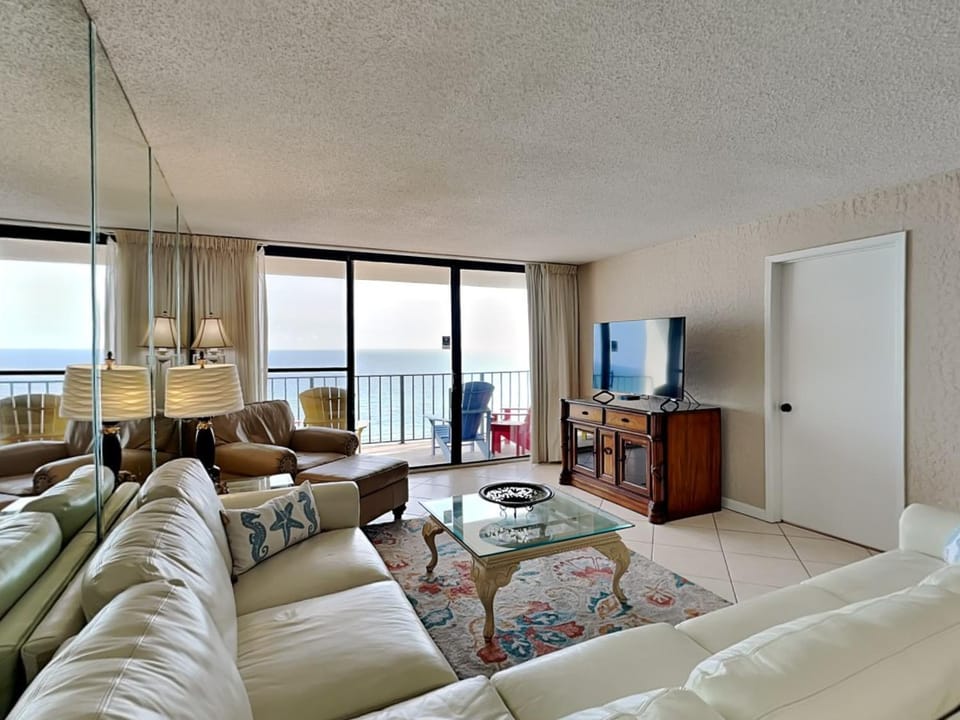 TV and multimedia, View (from property/room), Balcony/Terrace, Living room, Seating area, Sea view, furniture