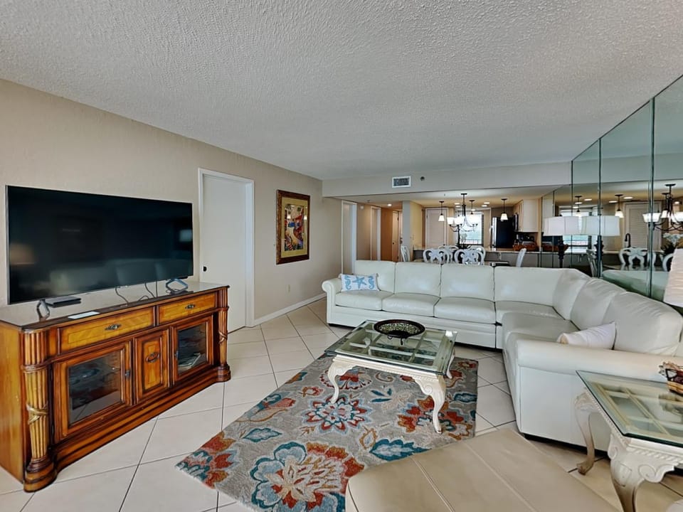 TV and multimedia, Living room, Seating area, Dining area, furniture