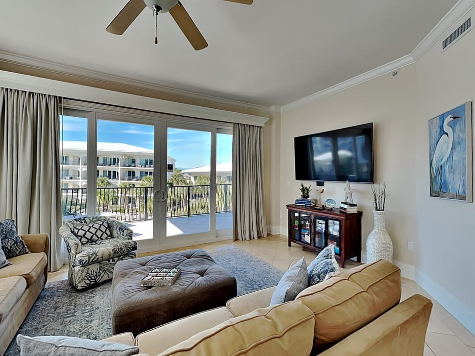 TV and multimedia, Balcony/Terrace, Living room, Seating area, furniture, air conditioner