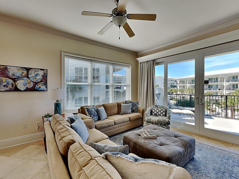 Balcony/Terrace, Living room, Seating area, furniture