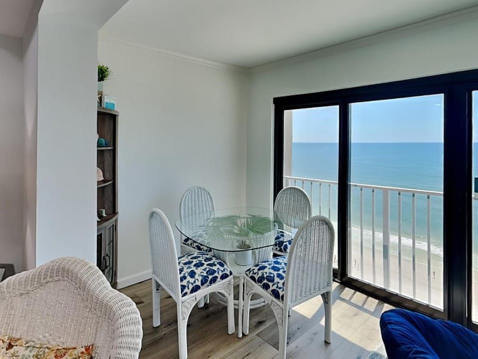 Balcony/Terrace, Seating area, Dining area, Beach, Sea view