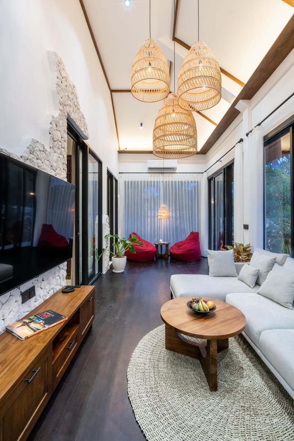 Communal lounge/ TV room, TV and multimedia, Living room, Seating area, Evening entertainment