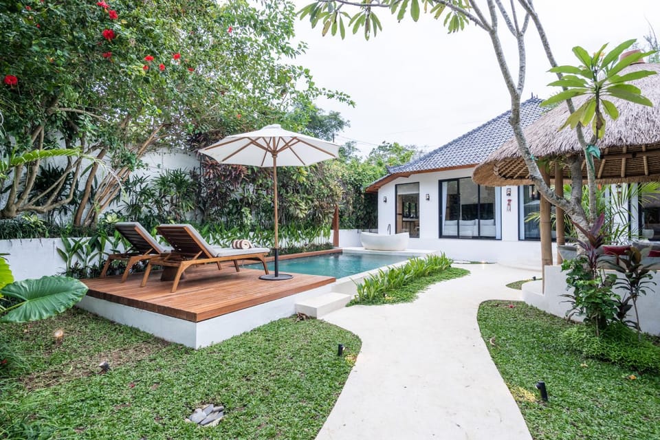 Patio, Spring, Day, Garden, Garden, Garden view, Pool view, Swimming pool, Swimming pool, sunbed