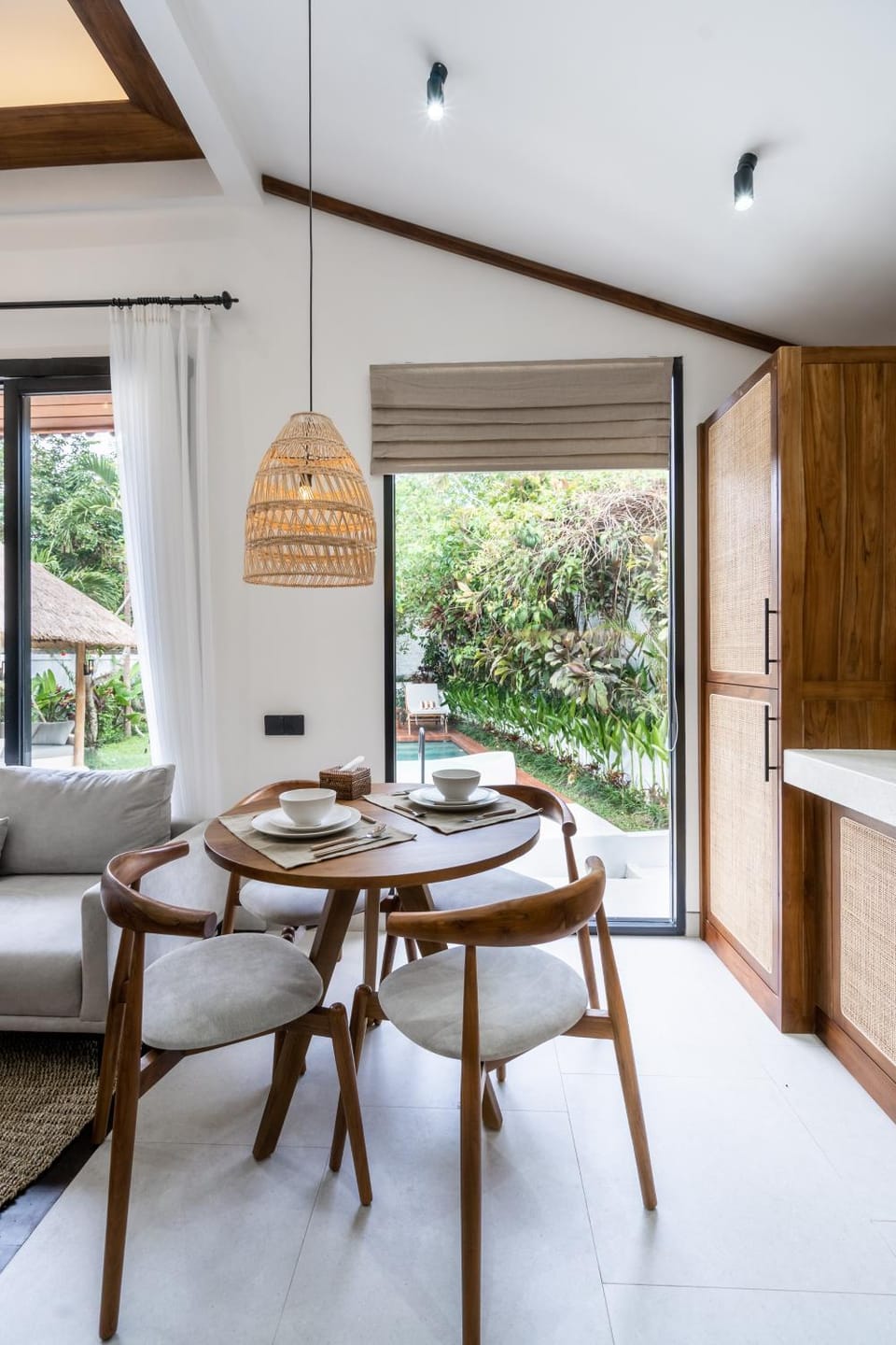 Seating area, Dining area