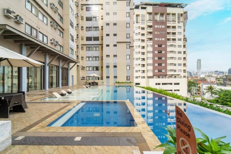 Condo • WIFI up to 100mbps • Infinity Pool Apartment in Lapu-Lapu City