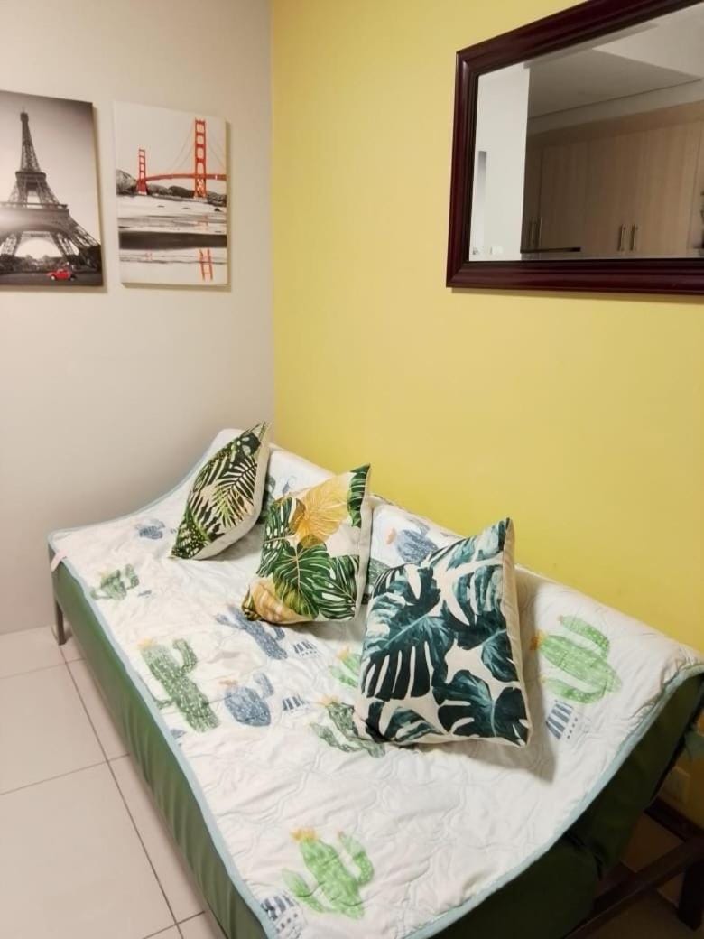 Bed, Living room